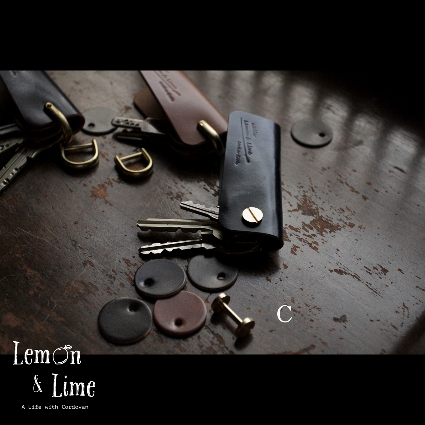 Shell Key Holder【Horween】シェルコードバンのミニマルなキーホルダー