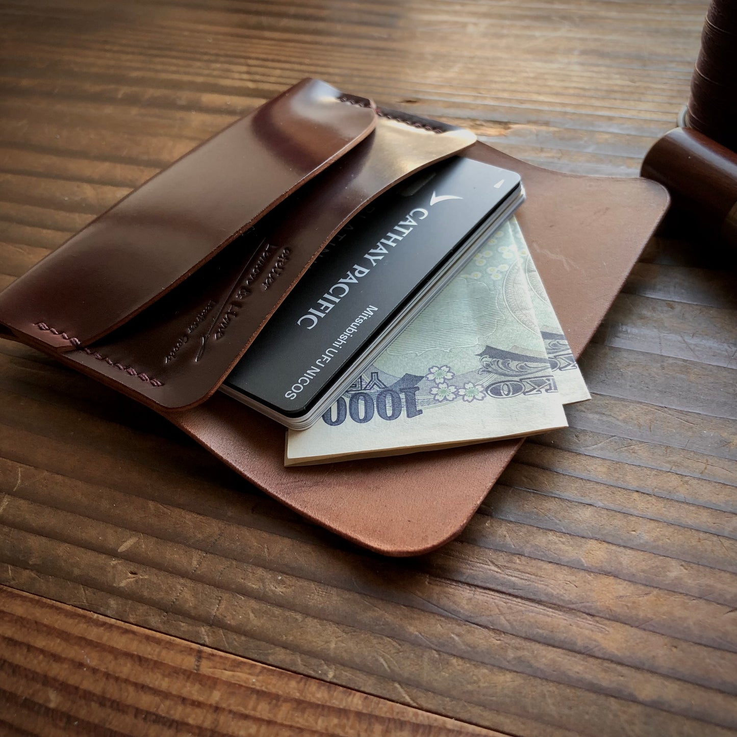 Shell Wallet / Simple / Card Holder with Flap【Horween】シェルコードバンのフラップで留めるカードホルダー